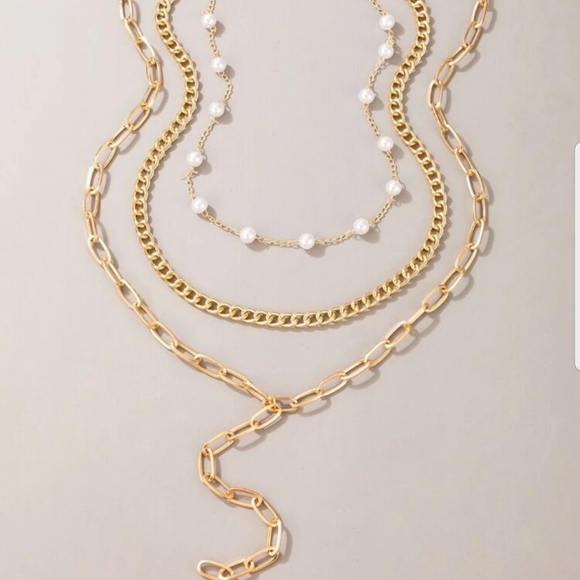 *Delia* Chain and Pearl Necklace - Picture 2 of 4